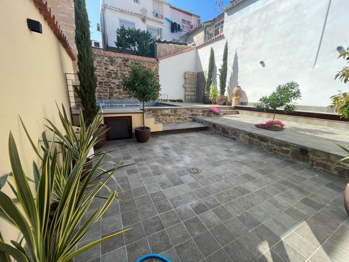 Apartamentos Turisticos De La Bernarda Caces Dış mekan fotoğraf